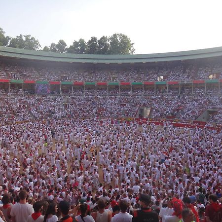 Готель Pamplona Camping Aizoain Екстер'єр фото