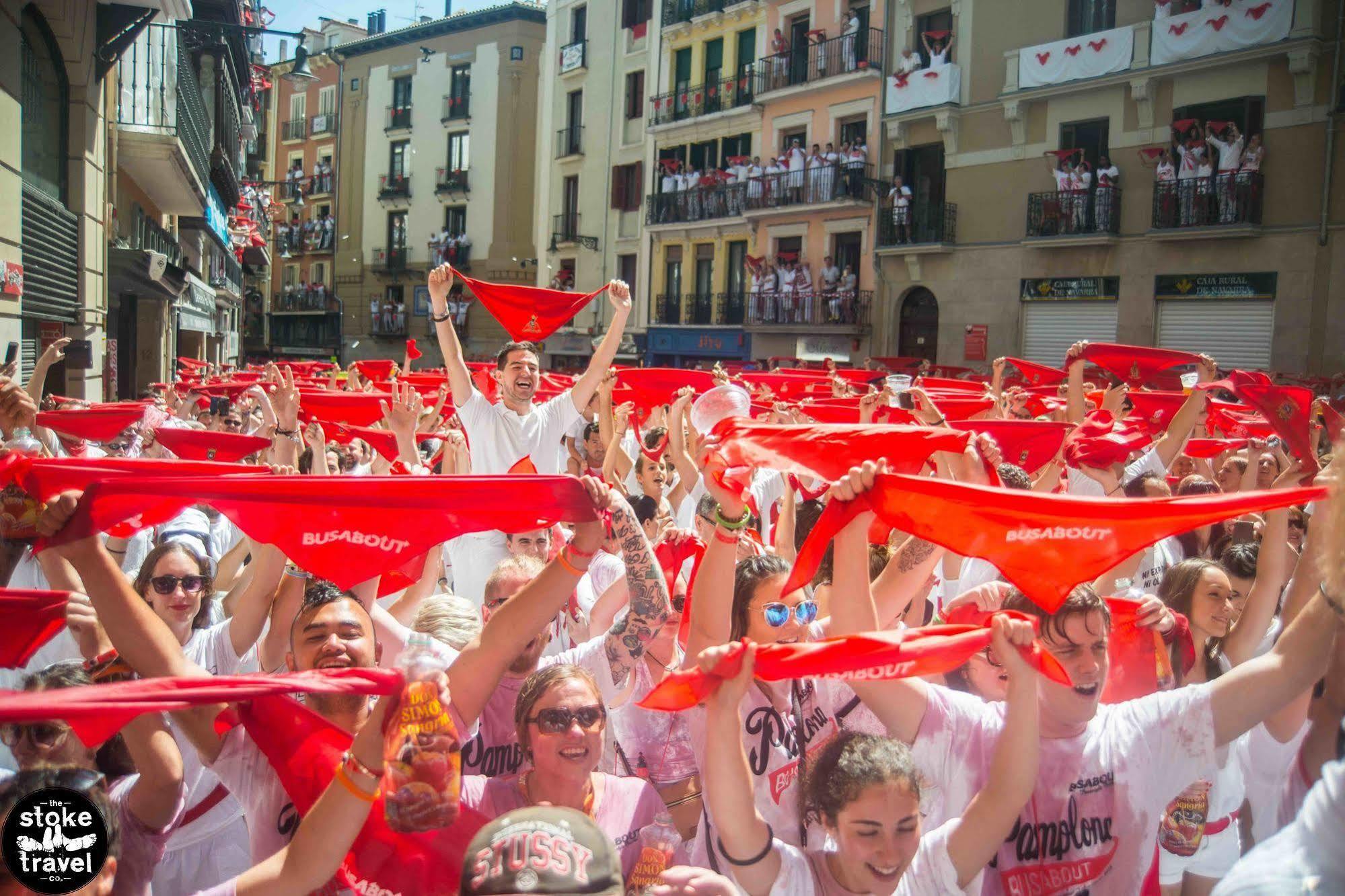 Готель Pamplona Camping Aizoain Екстер'єр фото